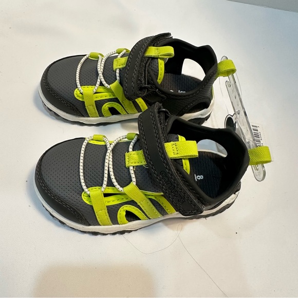 Toddler Carters Shoes - Picture 2 of 8